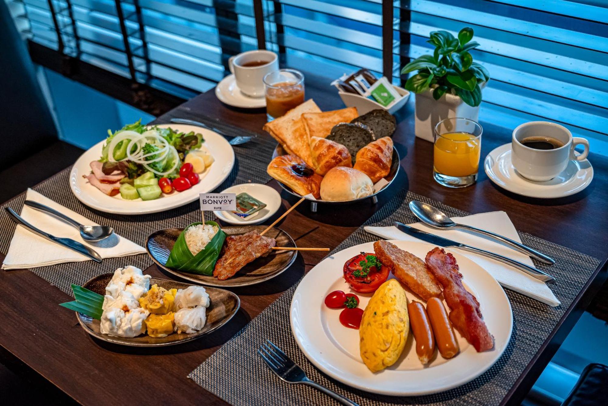 Four Points By Sheraton Ploenchit Sukhumvit Khách sạn 4*